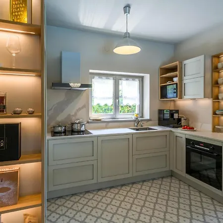 In With Kitchen Vizinada