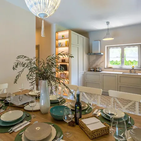 Holiday home In With Kitchen *