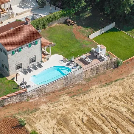 Hébergement de vacances In With Kitchen Vižinada